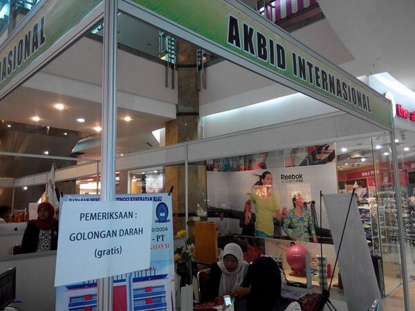 PolicaltexRiau's tweet photo. Mau cek golongan darah gratis? Dateng aja ke PCR EDU EXPO! di mal ska pekanbaru! #pcrexpo http://t.co/yZmDg2uFlC