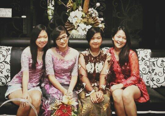 DGlorya's tweet photo. Kartini bermata sipit #latepost http://t.co/KqJOlNmIiX
