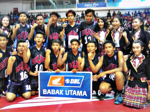 dblindonesia's tweet photo. End of Game | boys | SMA Petra 3 Sby (7) - (40) SMAN 2 Sda | Congrats DUA ! #HondaDBL2014 http://t.co/4Hx9kzCXvm http://t.co/FWZKUPxJLz