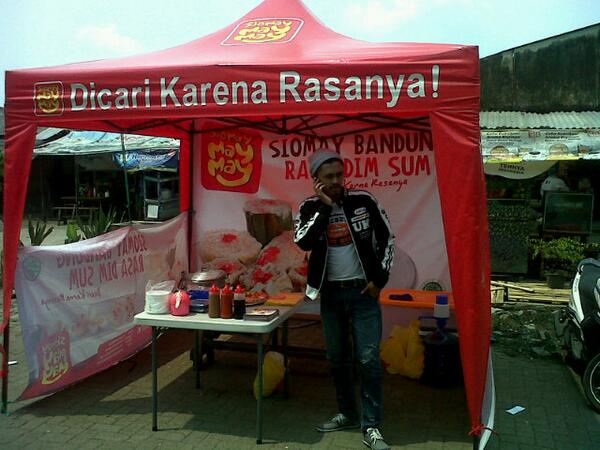 siomayMayMay's tweet photo. Hari ini Siomay MayMay ada Event @pasar inpres, yuk datengin stand Siomay MayMay disana :) http://t.co/OAt2LFCP5E