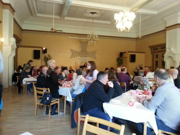 petra_modee's tweet image. Över 100 i #1amaj-tåget o alla vill ha fika m musik. Alla får plats. Om viljan finns. #hudik #vpol