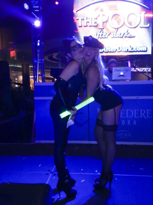 Fuck yeah 100 bucks and a free room second place bitches http://t.co/25QT1frFe9<a href="/tag/budlight"class="tags"><span>#budlight</span></a>