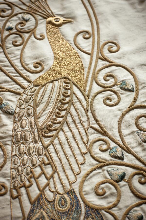 beaumontfletch's tweet photo. Juno is a wonderfully dramatic design combining exotic plumage of peacocks with scrolling design in gold thread http://t.co/3w2UE74swL