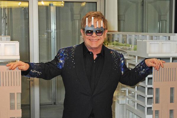 standardnews's tweet photo. Sir Elton John stuns celebrity-packed crowd at exclusive Battersea Power Station show http://t.co/hfsNV0bssY http://t.co/ZDeLkmEOVN