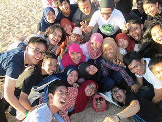 ArchitectureUPI's tweet image. The moment @annisarachmans: Kejutan dalam kereta sampai dikubur hidup2 di pasir Pantai Indrayanti, cerita tak lekang