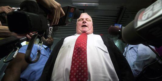 lemondefr's tweet image. Le maire de Toronto, Rob Ford, va suivre une cure de désintoxication. Récit d'un chute : lemonde.fr/ameriques/arti…