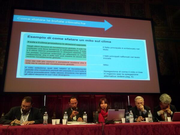 #ijf14 Il manuale della demistificazione presentato da @VeronicaClima di ICN al festivaldelgiornalismo di Perugia