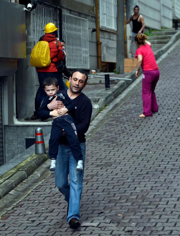Biber gazı eve kadar girdi! cnnturk.com/haber/turkiye/…