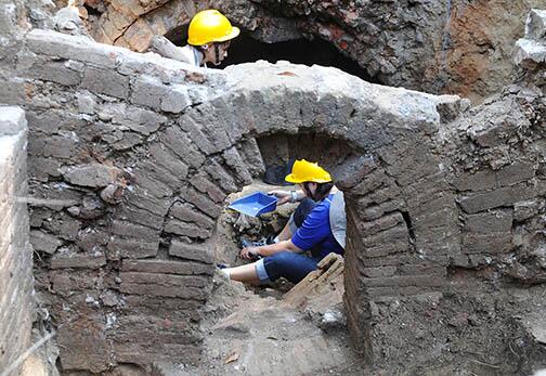 Froigallardo's tweet photo. UP archeologists sift through the excavation site of a Spanish brick making kiln in Alubijid, Misamis Oriental. http://t.co/olIhZfI8zM