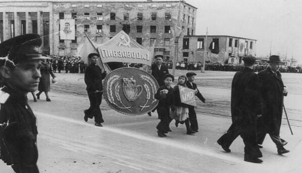 Калининград. Демонстрация на площади Победы.  1 мая 1950 года