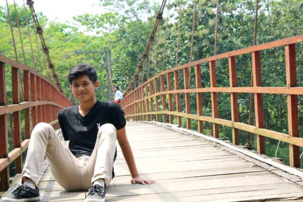 NandoScreamings's tweet photo. Jembatan merah http://t.co/q4pLFpBsBJ