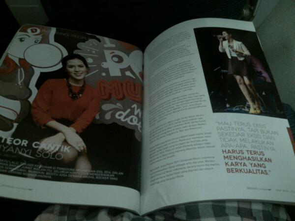 SyirAja's tweet photo. Tadi d pesawat @SriwijayaAir ada Yaya.. Proud of u @raisa6690 cc. @34_2008official http://t.co/0Pf2ayjfin
