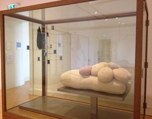 NatGalleriesSco's tweet photo. In one of Bourgeois' final works, the softness of a blanket & a mound of her own berets create a bodily form #NGSTour http://t.co/AGrJbS3UMj