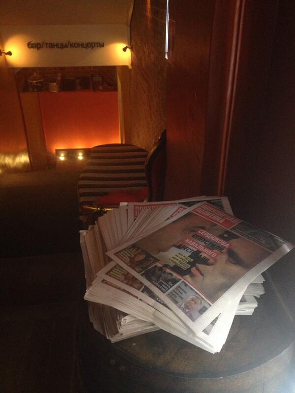 И вот в лучшем месте Москвы в <a href="/ArteFAQ/">Клуб Artefaq</a> появилась правильная газета. Популярная политика идет к людям )).