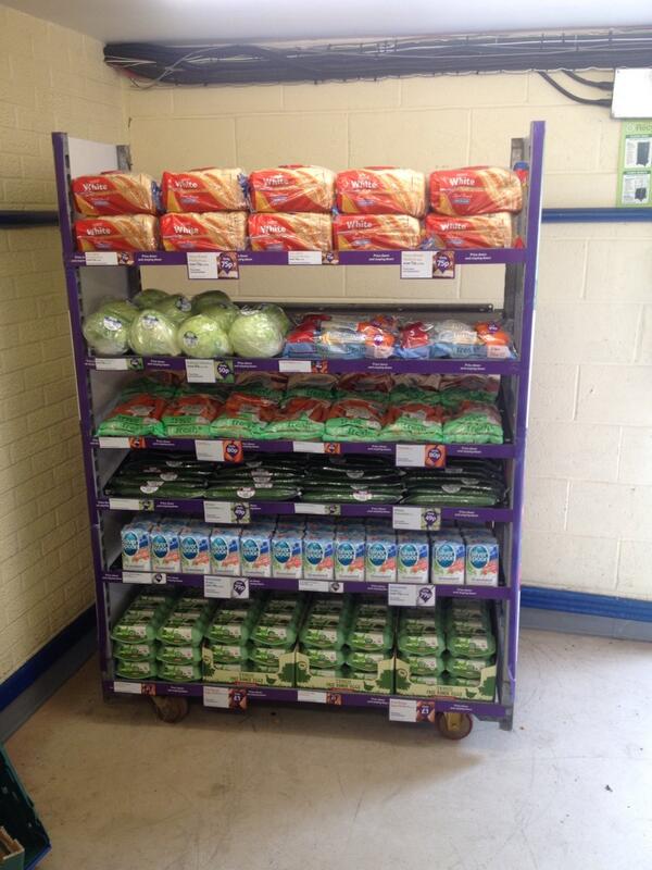 GranthamExpress's tweet photo. Ready for the weekend. #pricesdownandstayingdown @stoppy79 @MatthewSpeight1 @BenLangtonGPM @ClareFeurtado http://t.co/qqYv6hThH6