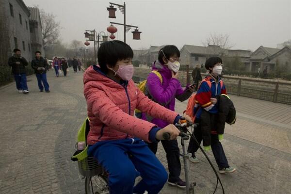 China steps up: "China changes environmental law, allows unlimited fines against polluters" globalnews.ca/news/1291259/c…