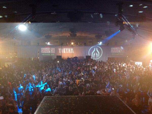 Partyraiser_'s tweet photo. Thanks Mayday for last night. http://t.co/Cqoyomg9o4