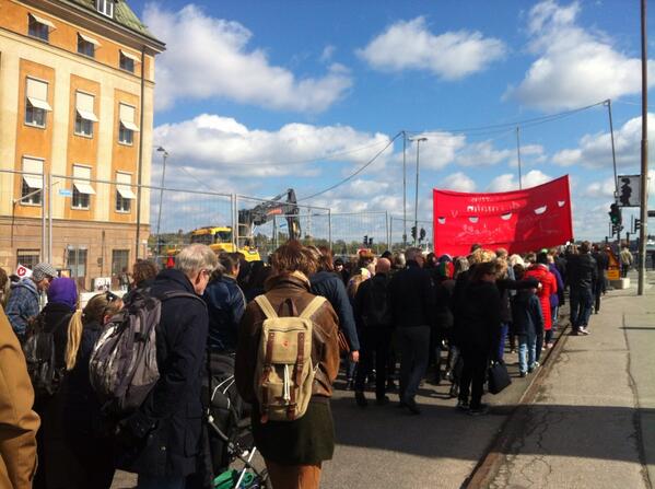Vsodermalm's tweet image. (V)i är många. (V)i är #thewalkingred . (V)i är #intetillsalu ! @vanstepartiet #1amaj #fempol #klimatpol