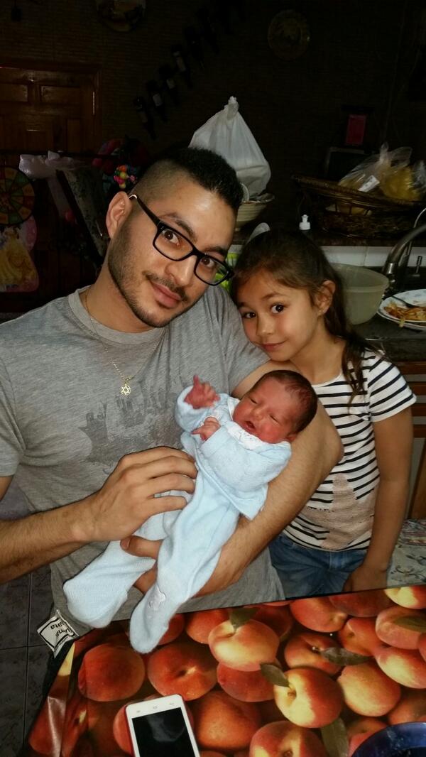 franyi206's tweet photo. @NaN0Cortes na celebrando su cumple con su hija y su sobrino Hugo @mary_asensio http://t.co/WyHYGPgNBL