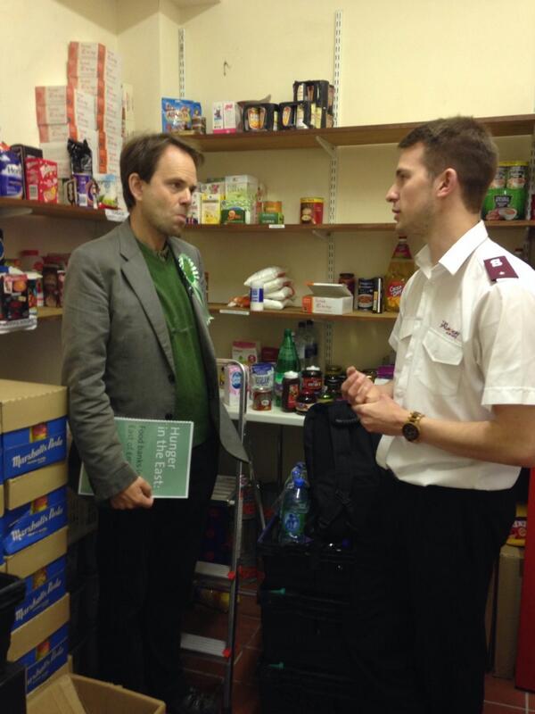 harryleewoods13's tweet photo. Great morning with @GreenRupertRead at are local Great Yarmouth Food bank run by the Salvation Army http://t.co/Iwht53YFAc