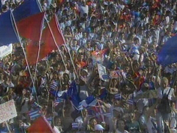 cubahoy's tweet photo. Jóvenes estudiantes y trabajadores unidos en esta fiesta obrera #SoyCuba #1MayoCuba http://t.co/XmjisuR52Y:  http://t.co/lExdQsIaYe #cuba