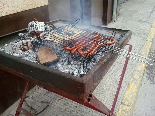 garbitu's tweet photo. @el_revol tiene comilona!!! Como nos gustan estos diikas.. #sanqueremos http://t.co/JDlfWMASTr