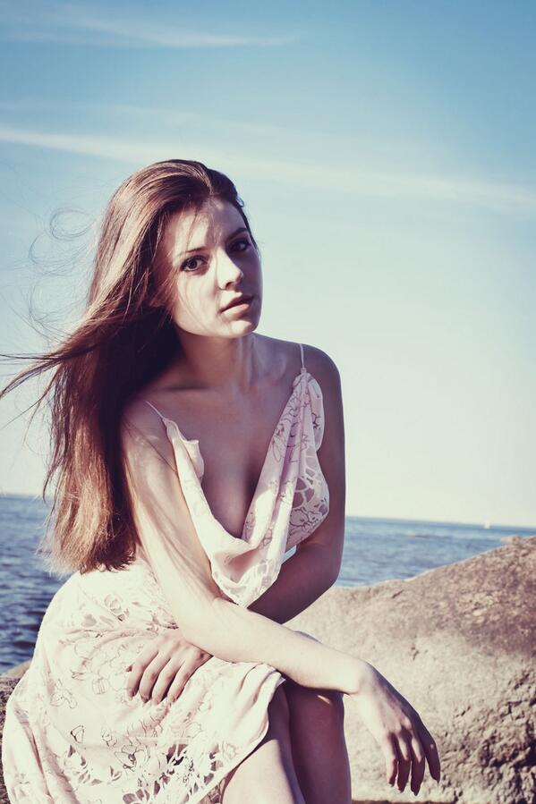 yeLangha's tweet photo. #russian looking Чем развлекательнее становится наше телевидение, тем страшнее выходить на улицу. http://t.co/jVvi7LMrBs