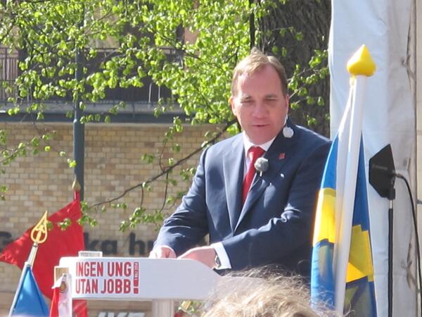 PS_Suede's tweet photo. "Aucun jeune sans travail!" (Ingen ung utan jobb!), Stefan Löfven à Stockholm, un discours de combat http://t.co/2Jpm1hegbl