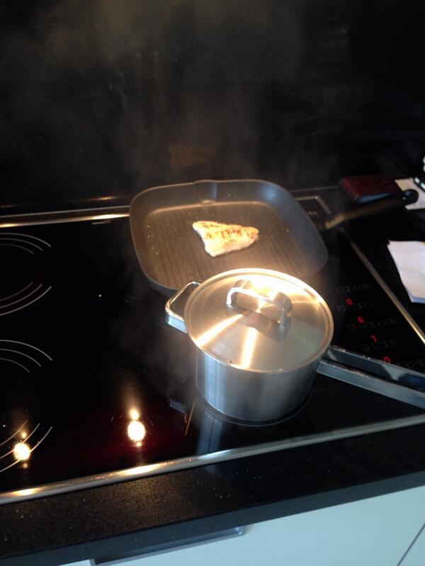 MikeM_9's tweet photo. Rijst met vis http://t.co/i13E1Glsr2