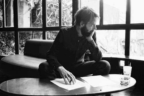 لـَيسَ لـے}ـي مـَگـاّنٌ فـے}ـي قـَلبِ اّحـْد فـَ لـِمْن آگـتُبْ ؟؟