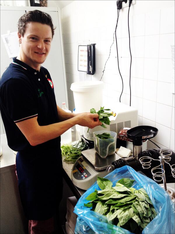 Work in progress, de nieuwe John Lemon in in vorbereiding. Wouter help mee, Roberto blij :)