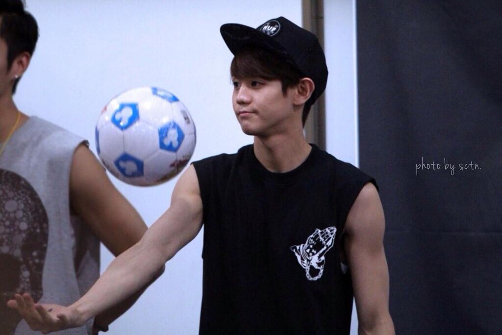 BmjnCq9CUAAdIS7.jpg:large