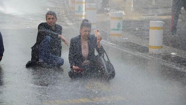 mt @nycjim Wow. Woman resists water cannon in Ankara, #Turkey, #MayDay protest. via @HDNER bit.ly/1mg5sZ7
