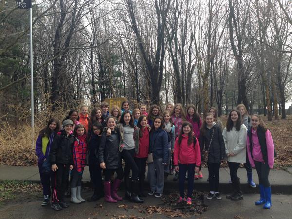 HNMCS's tweet photo. HNMCS Grade 7 students are excited to head to #NiagaraFalls today! Enjoying the sights @FortGeorgeNHS @EllisonTravel http://t.co/FVOkoypGwS