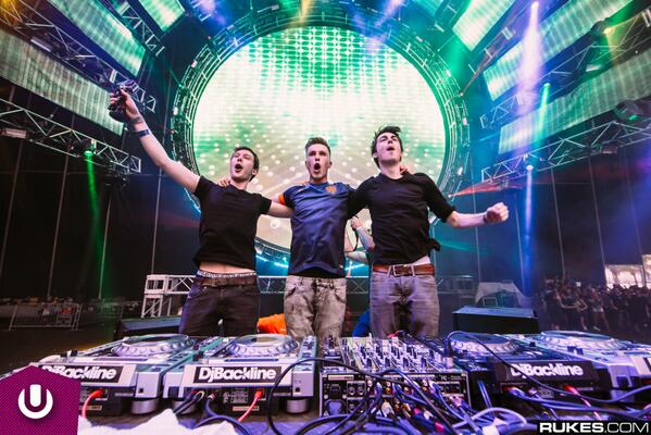 ProgHouse_'s tweet photo. Vicetone with Nicky Romero #UMF2014 http://t.co/Jhhm8j1LbA