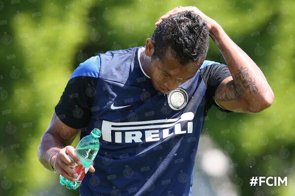 PHOTOS - A morning sweat ahead of the derby bit.ly/1n6OLkm #FCIM