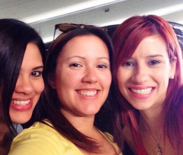 Suzette_12's tweet photo. #mimejoramigaenDA las dos las quiero mucho http://t.co/2NHlvHLjeh