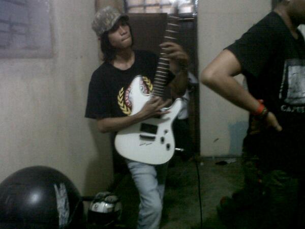 GiL_FugiL's tweet image. @AbdeeNegara style om :) &quot;@smadapensi2014 #RevivalForTheLastProject #Quiz25Crew