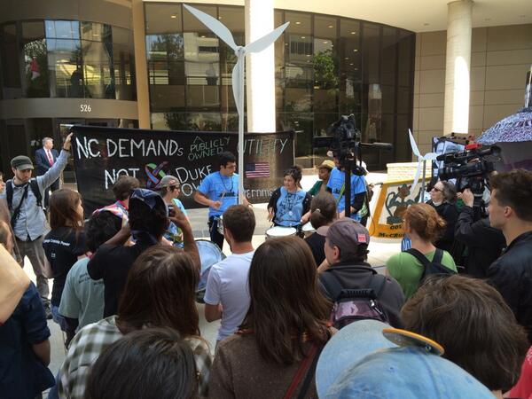 AVLBeyondCoal's tweet photo. Outside @DukeEnergy: we are keeping the noise up and asking that Duke does the right thing and moves #beyondcoal http://t.co/plYsVPHX9P