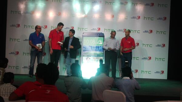 DelhiCapitals's tweet photo. #ApneMunde unveiling the new HTC one M8. The official phone of @delhidaredevils #ApneMunde #HTCDD http://t.co/KivVAJbgXc