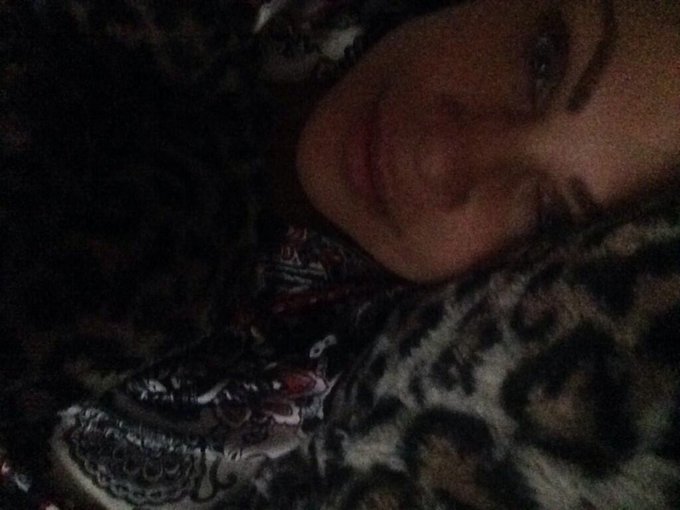 Omg got the flu for 3 days..... I'm feeling little better but, getting bored In bed! Pic me now in bed