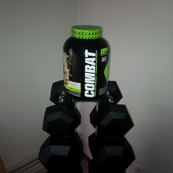 Osirustwits's tweet image. Just reupped because no home gym would be complete without @MusclepharmPres #LovelyDayPart3 #LDP3 #SummerFit