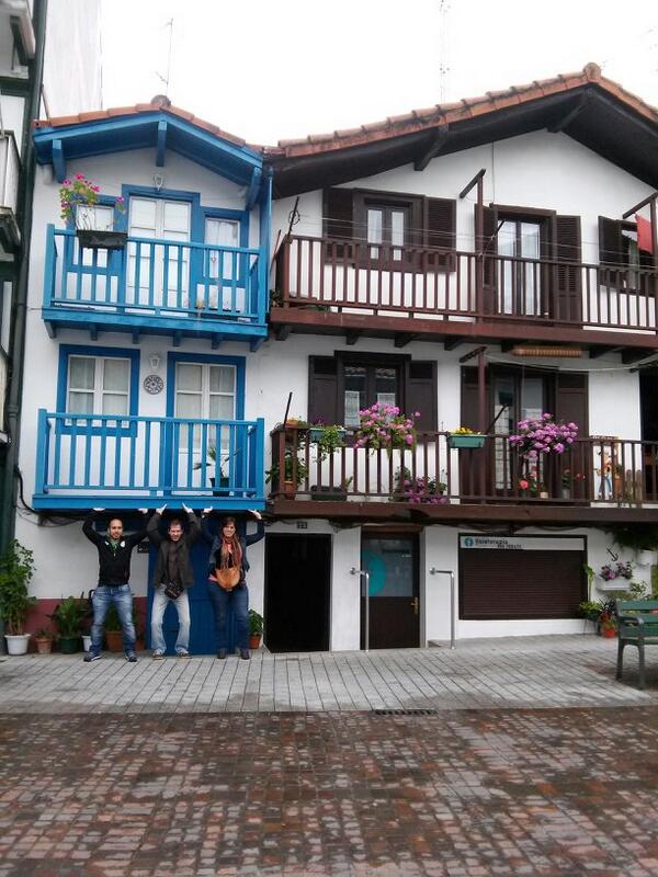 Eider2406's tweet photo. Las pequeñas y encantadoras casas de Hondarribia @83Unai @Nangoritxu @dgarcia6879 http://t.co/sMrkicsQYC