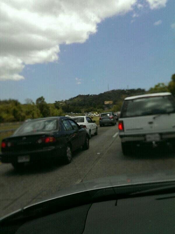ncolon07's tweet photo. de Caguas para SJ autopista http://t.co/73zD9VPttF