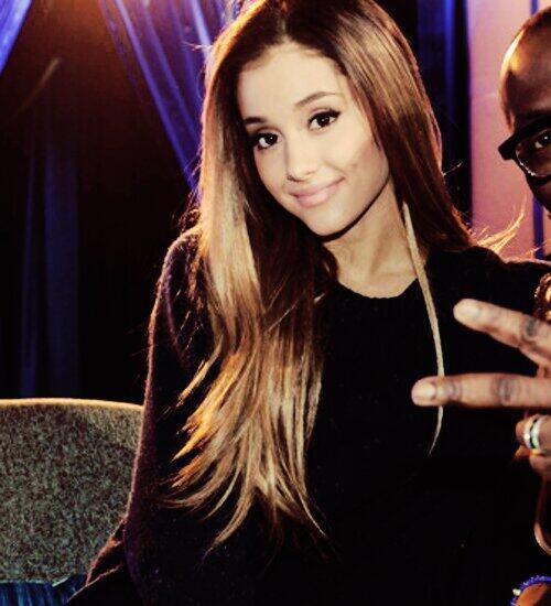 dessareads's tweet image. o cabelo dela, ta lindo #WatchProblemLyricVideo