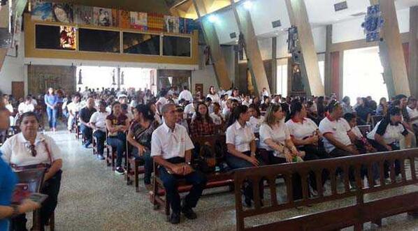 ElLimonOnline's tweet photo. Trabajadores de empresas Polar oran por reactivación de planta productora http://t.co/PYDFJh6234