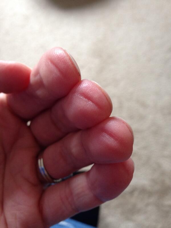 evacarson's tweet image. I play guitar like some people workout, I've started a few 100x.#building callouses#determinedtoendurepastdayone