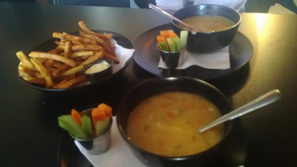 MenusOnly's tweet image. Mmmmm....soup and fries, best comfort food! @Theburnttongue with @Rachale_C
