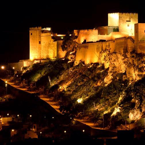 AlmeriaEnFoto's tweet photo. Increíble la Alcazaba de noche, deberían dejar visitarla por la noche. http://t.co/HtCDFNUNYF