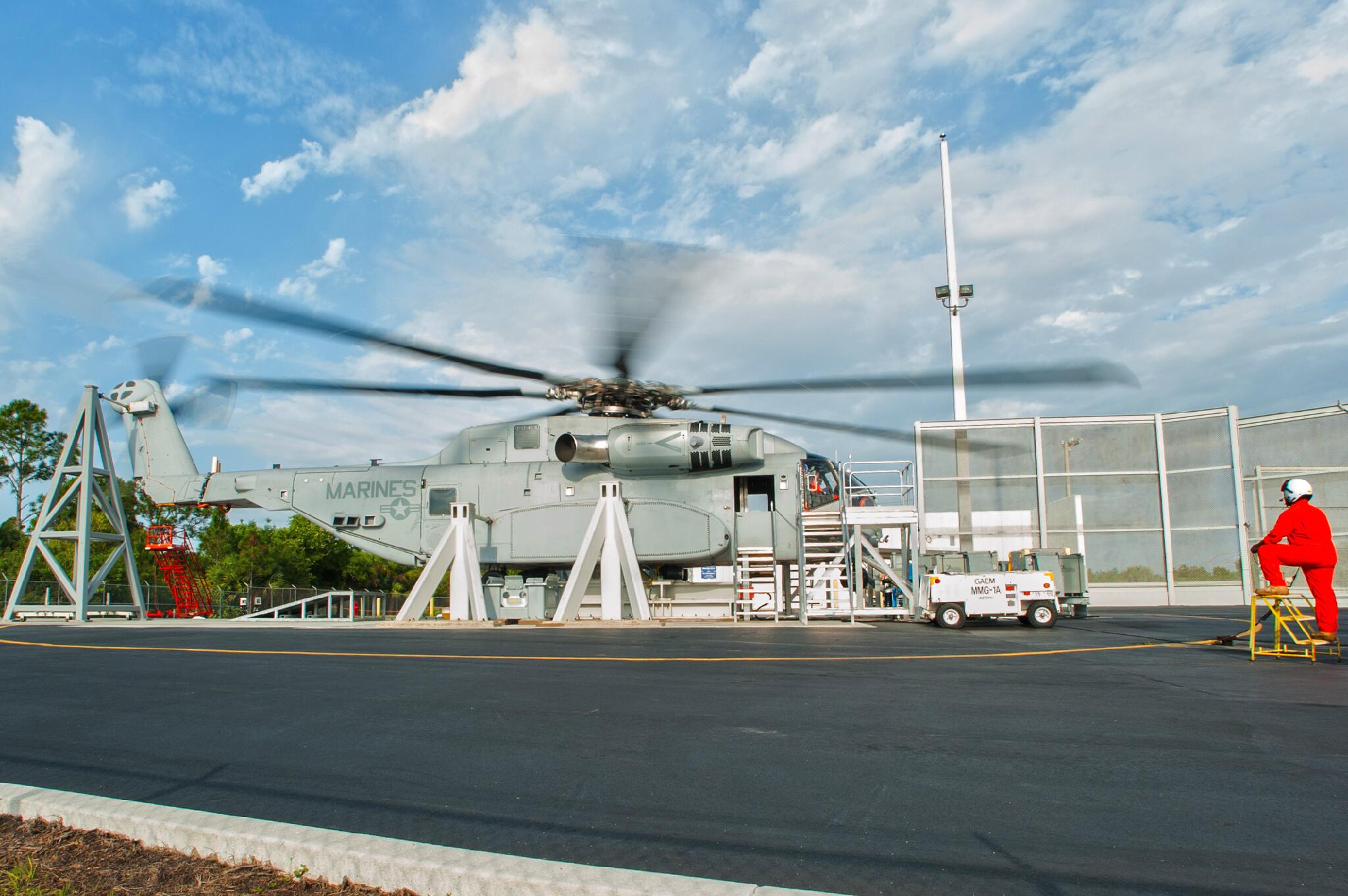 المروحية CH-53K King Stallion الجديدة BmkRbaWCIAAYuPh